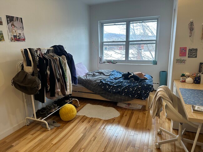 Bedroom area - 1225 Rue Gilford