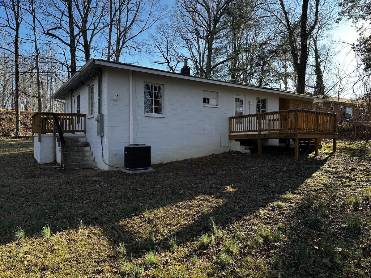 Photo - 3056 E Main St Ext