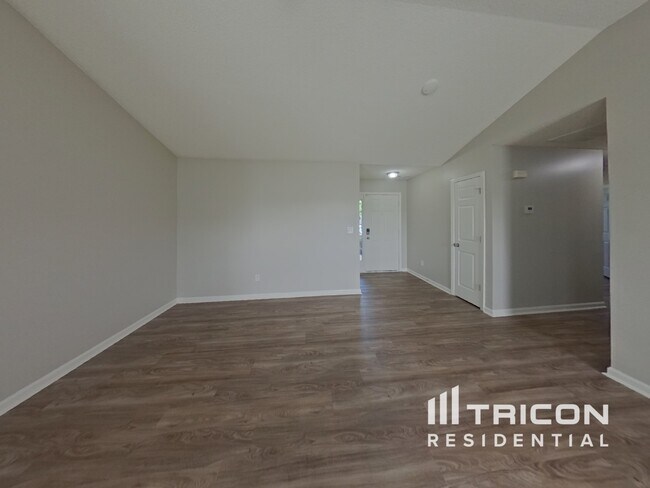 Photo - 6910 Vernon Wood Ln