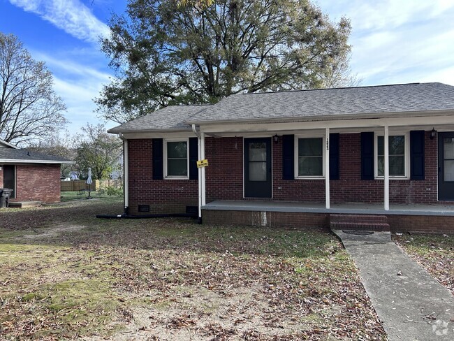 Building Photo - Large Duplex Rental