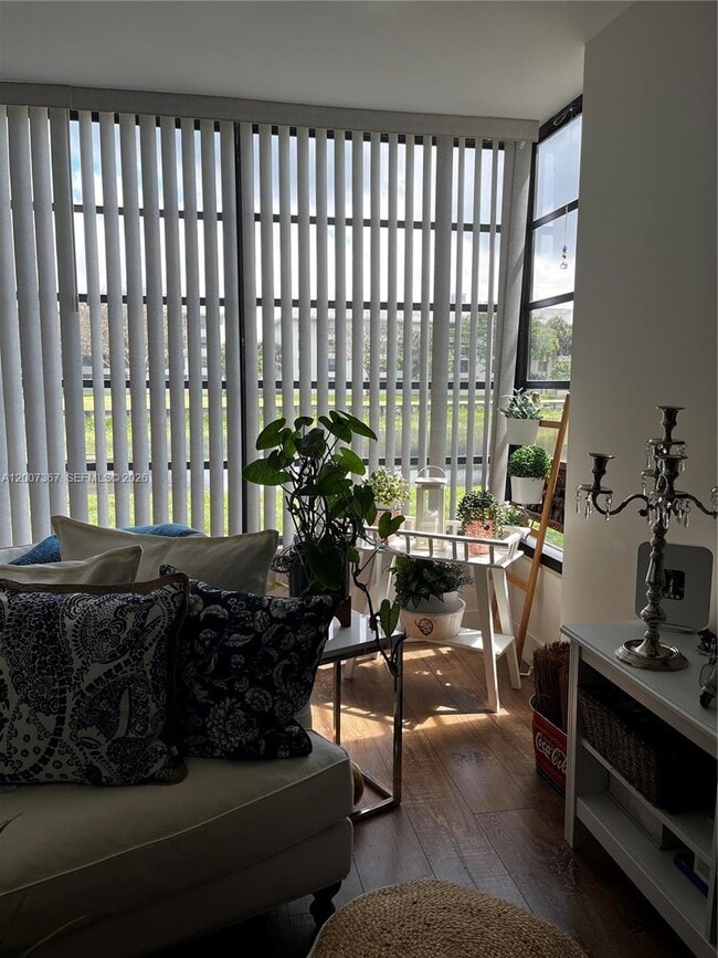 Photo - 1518 Whitehall Dr Unit 104