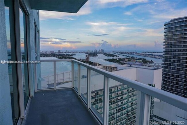 Photo - 1900 N Bayshore Dr Apartment Unit 1900 N Bayshore Dr # 45-11