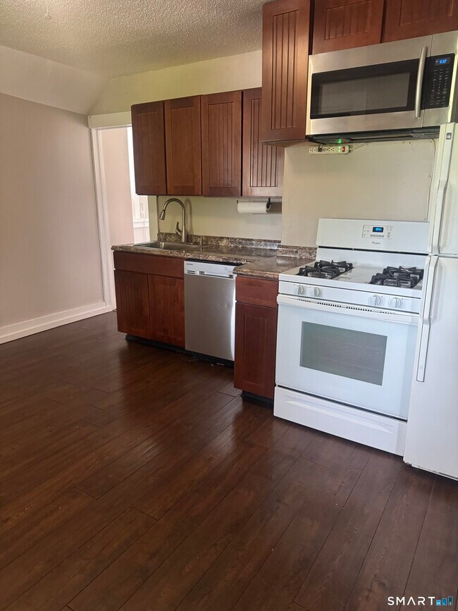 445 New Britain Rd Unit 3rd flr