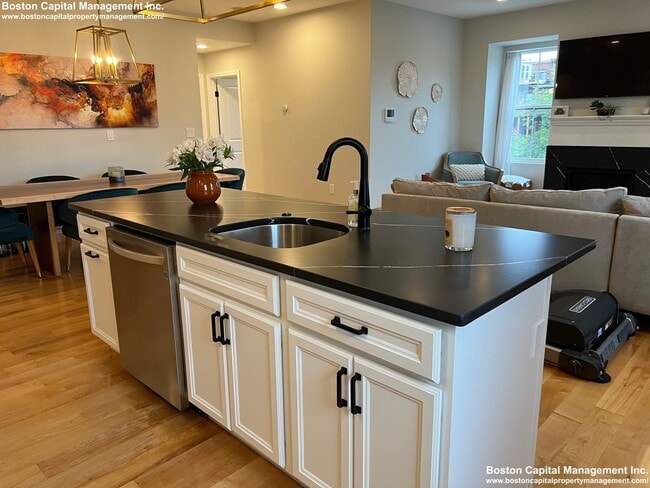 Photo - 14 Williams St