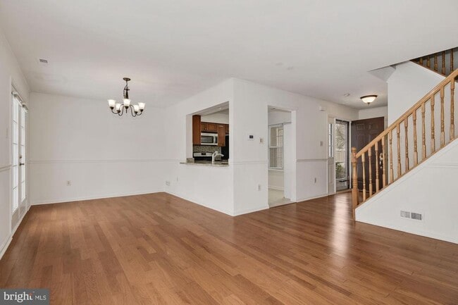 Building Photo - 305 Sequoia Dr