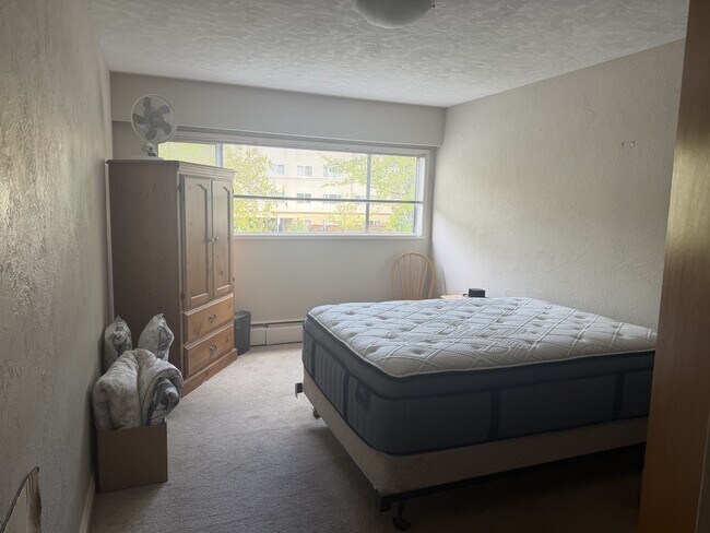 Photo - 908 Cook St Unité 107