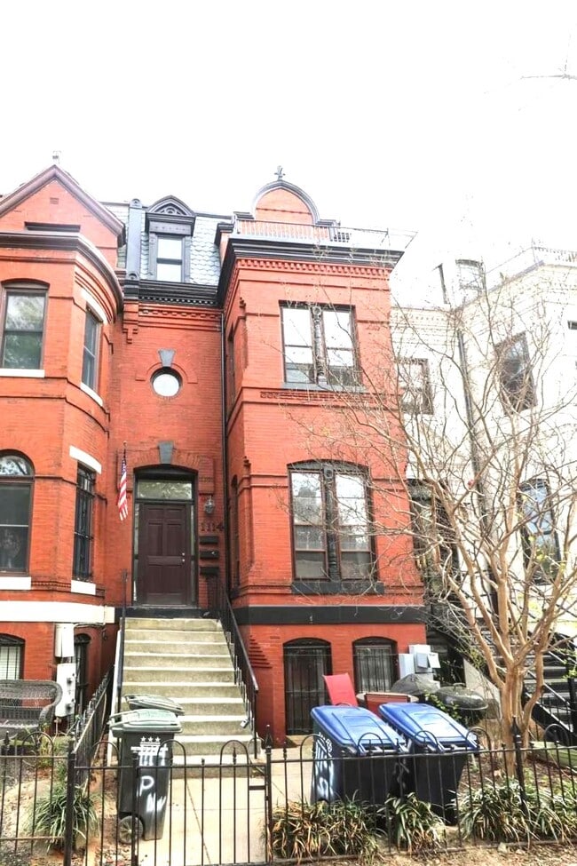 Building Photo - 1114 P St NW Unit C