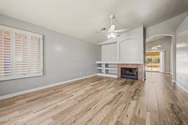Photo - 905 E Potter Dr