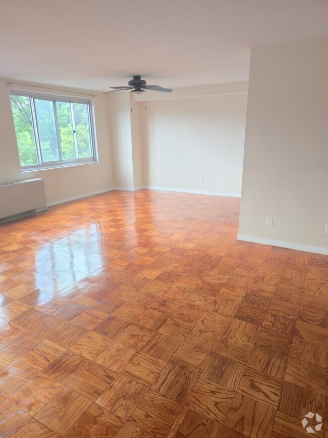 Building Photo - 1900 Lyttonsville Rd Unit 717 Rental
