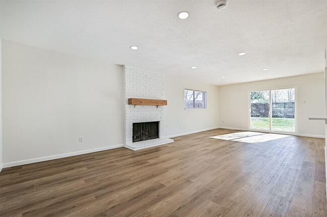 Photo - 425 E Castle Harbour Dr
