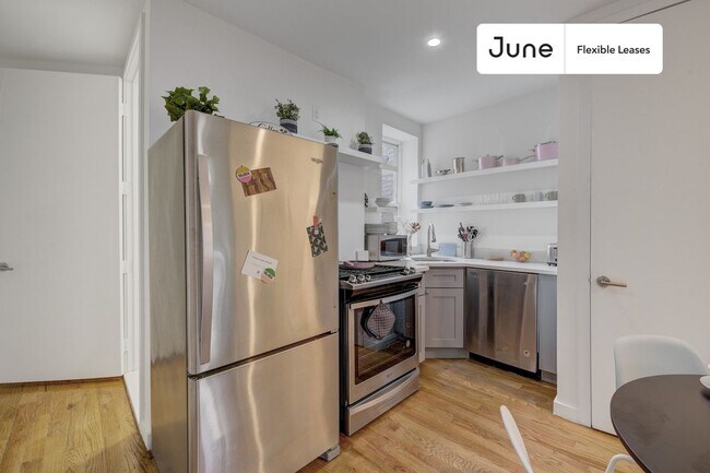 Photo - Amazing ROOM at The Woodbine House Unit 5