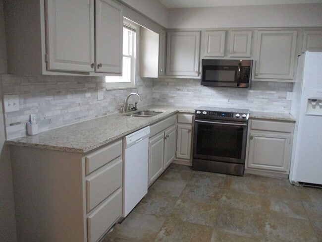 Photo - Renovated Quad In Forest Ridge Area w/4 Be...