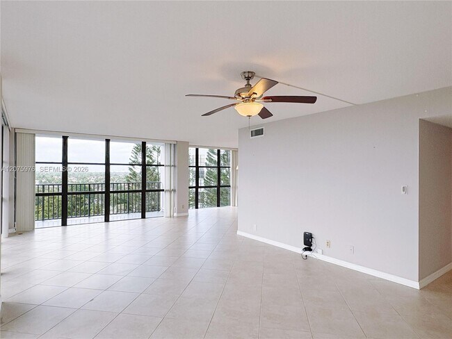 Photo - 800 Parkview Dr Unit 909