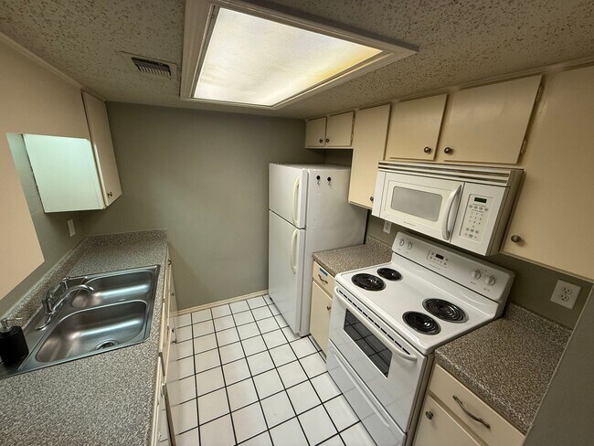 Photo - Waterford #209 Unit 209