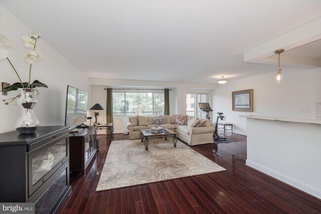 Photo - 4201 Cathedral Ave NW Unit 620E