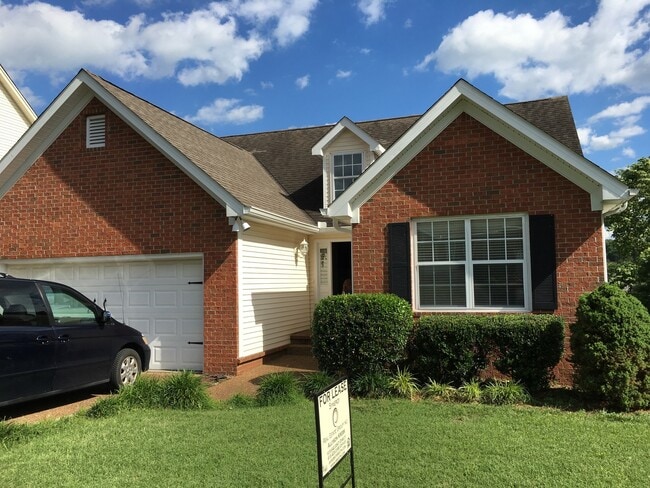 Building Photo - 3 bedroom/2 bath in Falcon Creek Subdivision