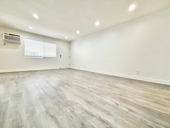 5311 Hermitage Ave.