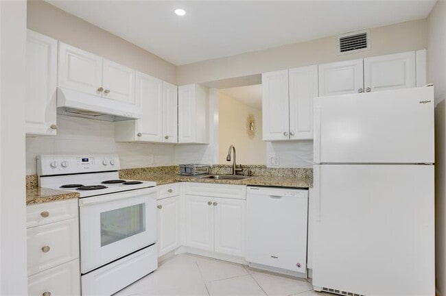 Building Photo - 24 Abbey Ln Unit 202 Rental