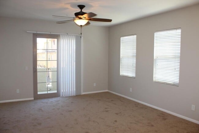 Photo - 3 Bd/3.5 Ba townhome w balcony & attached 2 car garage ~ Bishop