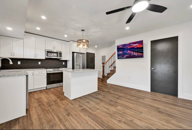 Building Photo - 132 E Market St