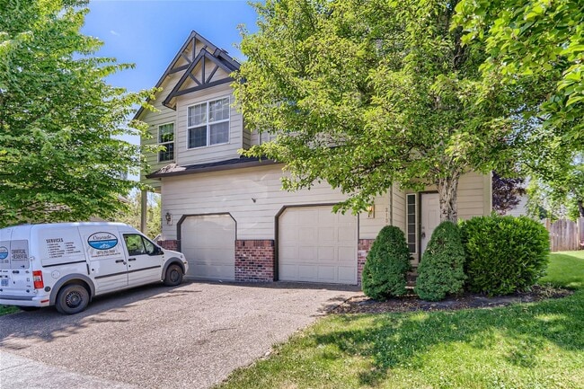 Photo - Spacious Two-Level Duplex Home with Fenced Backyard in Hillsboro!