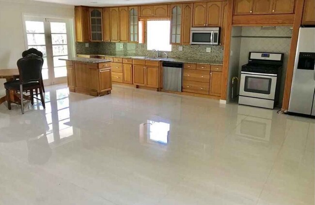 Photo - 11 NE 17th Ave