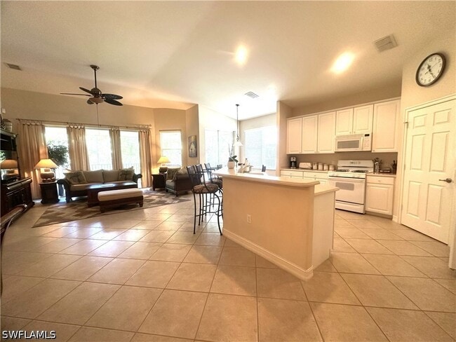 Building Photo - 1634 Tarpon Bay Dr S Unit 202