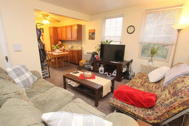 Photo - LONDON TERRACE APARTMENTS -- 014