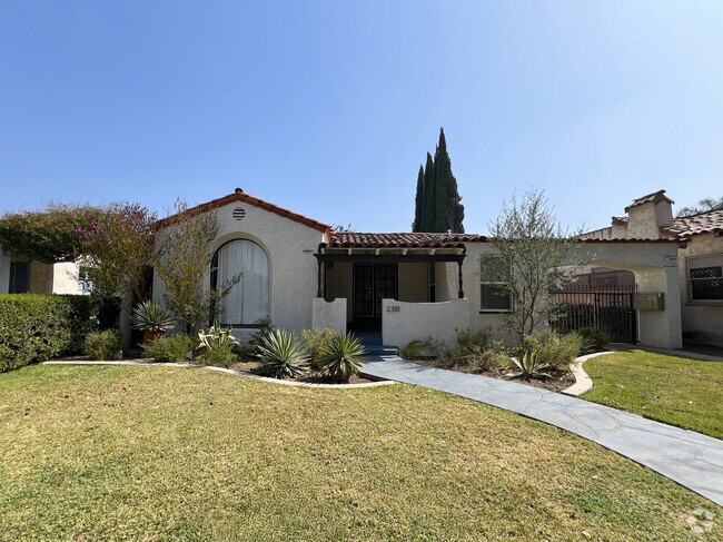 Building Photo - 2318 Eucalyptus Ave Unit 2318 Rental