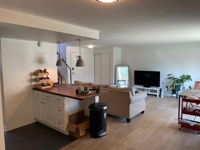 Photo - 1321 I St NE