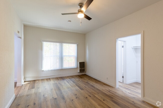 Studio - 425SF