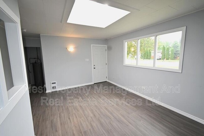 Building Photo - 1190 Cuddie Crescent