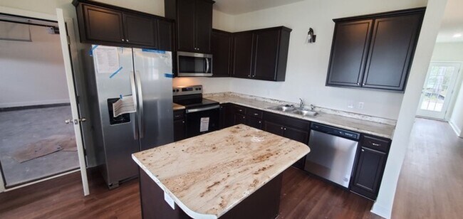 Photo - 492 Rutledge Dr