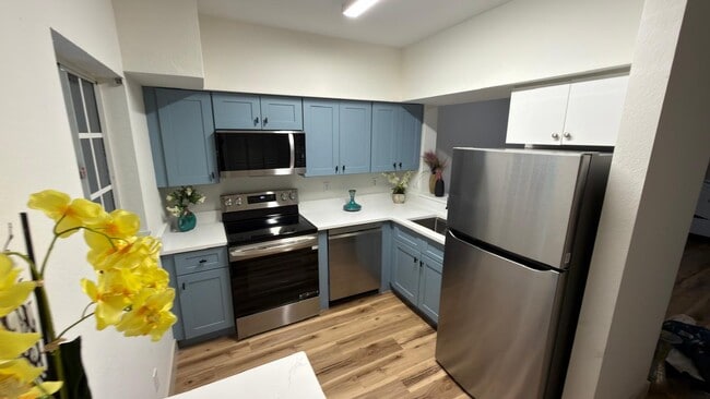 Building Photo - 8358 Bernwood Cove Loop Unit 401