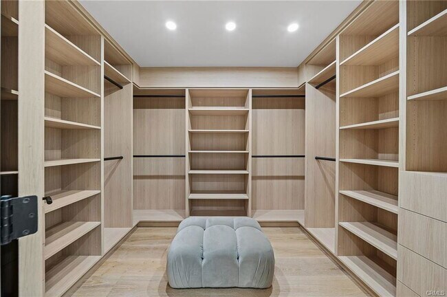 Photo - 5157 Woodley Ave