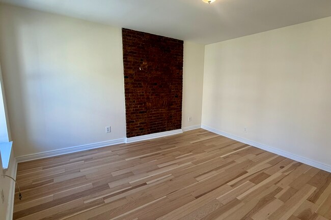 Photo - 2708 Broadway