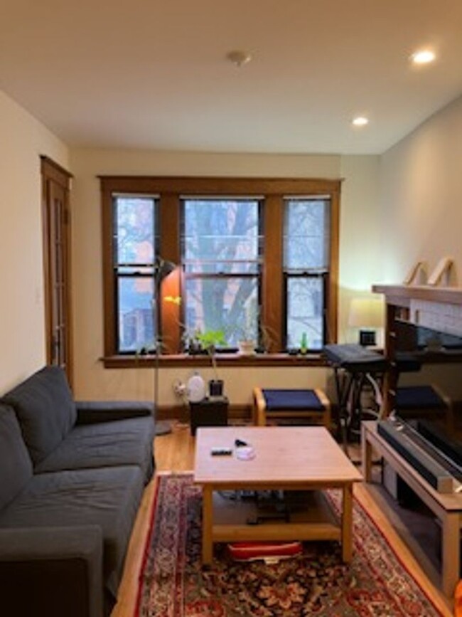 3614 N. Paulina-3616-3 - 3614 N. Paulina-3616-3 Apartment Unit 3616-3