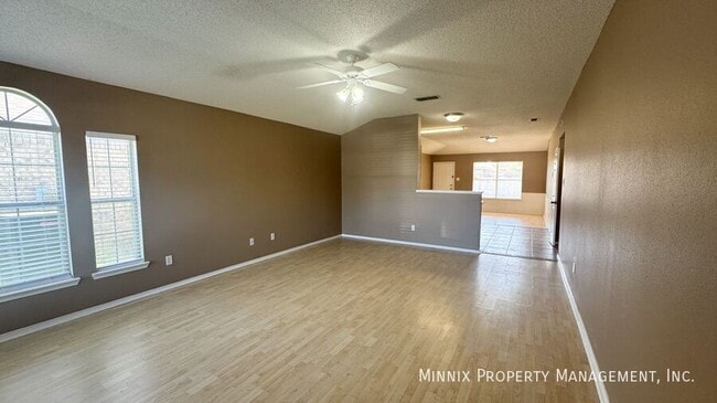 Photo - 525 N Iola Ave