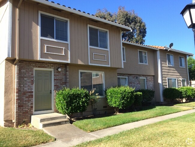 Building Photo - Nice Remodeled Townhome In Livermore Close...