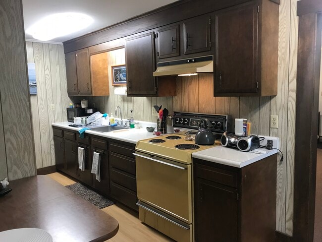 Building Photo - 38 Highland St Unit 38B