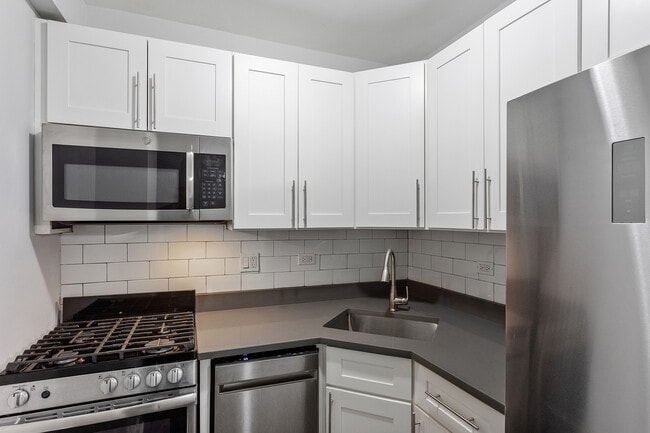 Photo - 1521 W Sherwin Ave Unit 608