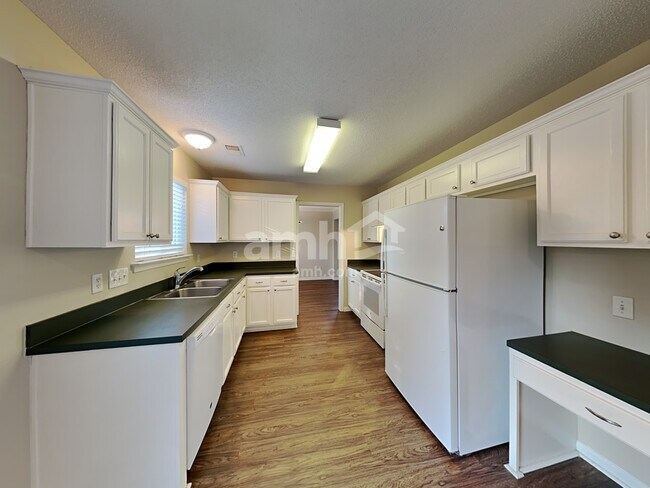 Photo - 173 Brookstone Dr