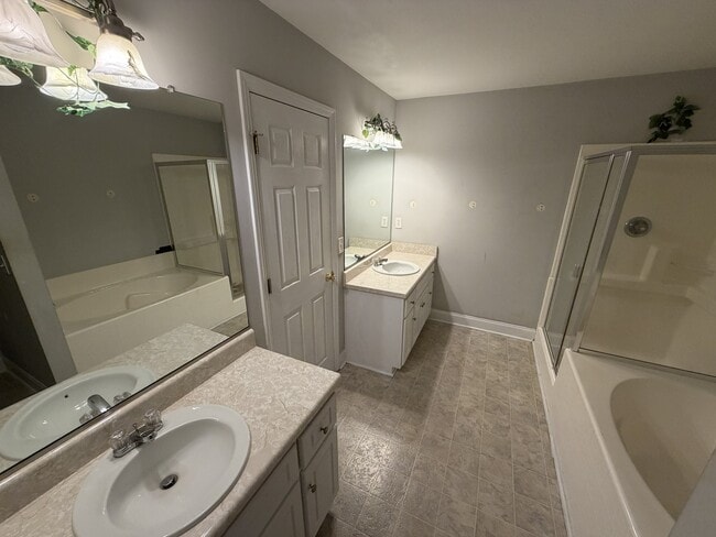 Master Bathroom - 2058 Reserve Ln