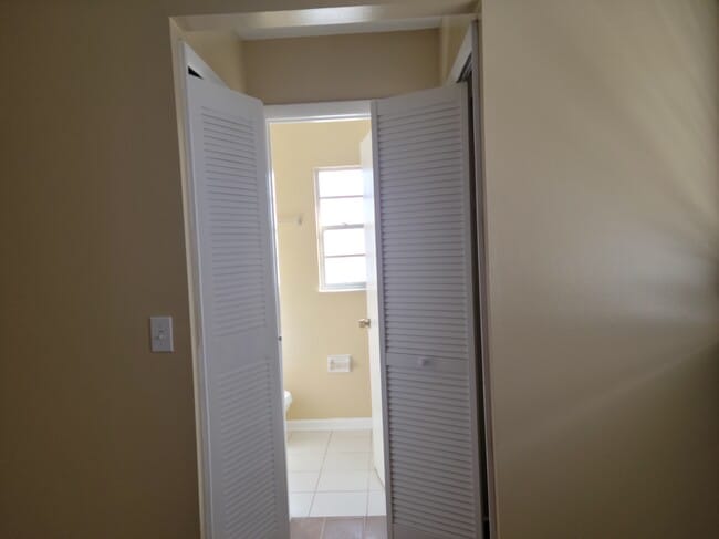 Photo - 8176 Old English Dr