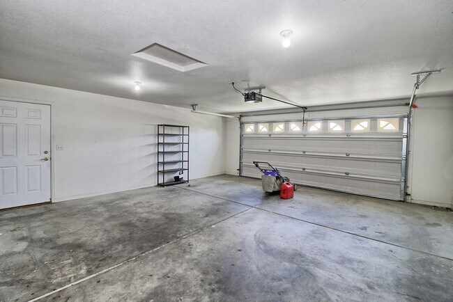 Photo - 598 Garnet Dr