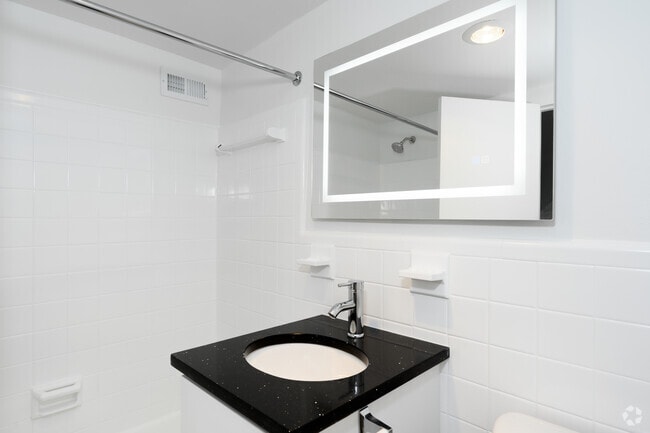 3BR, 2BA - 1,250 SF - Primary Bathroom