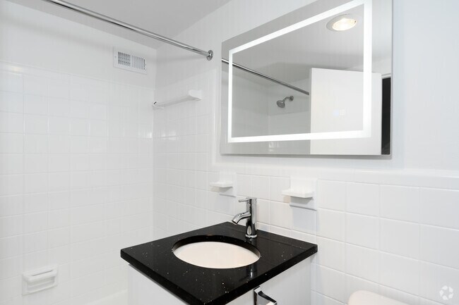 3BR, 2BA - 1,250 SF - Primary Bathroom - Ashlawn at Southern Towers