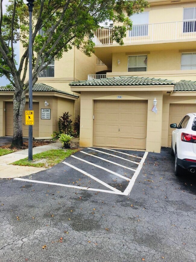 Building Photo - 2100 Greenview Shores Blvd Unit 518