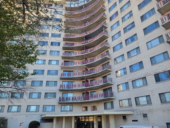 Photo - Lovely 3 BR/2 BA Top Floor Condo in Silver...