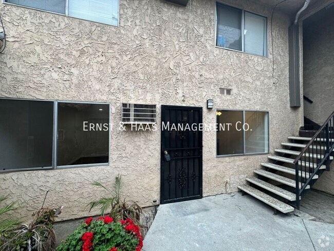 Building Photo - Large Apartment Home Located in Well-Maint... Unit #02